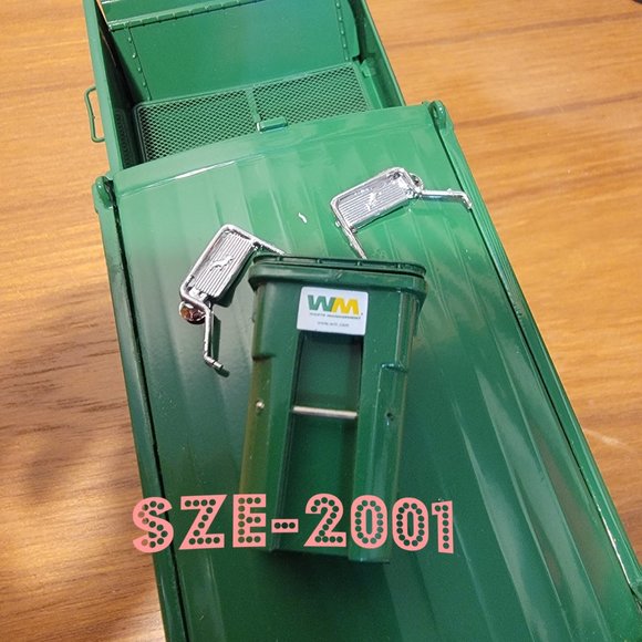 RARE First Gear Waste Management Side Load Refuse Truck 1:34 Scale DieCast Model - Picture 8 of 11